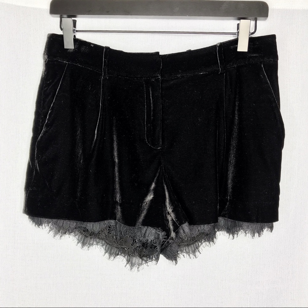 ▪️Diane Von Furstenberg▪️Yara Velvet Lace Shorts